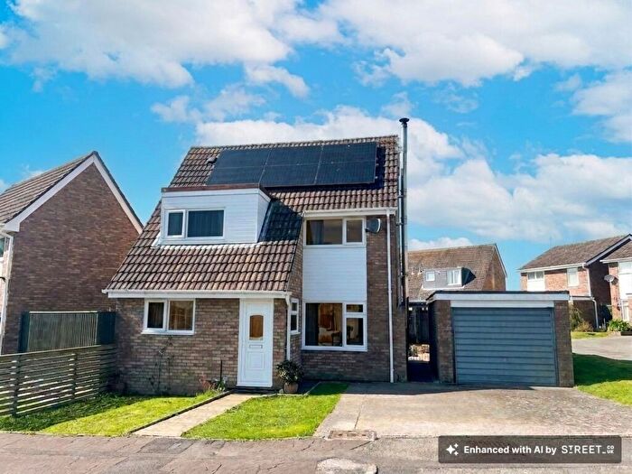 3 Bedroom Detached House For Sale In Cardigan Crescent, Boverton, CF61