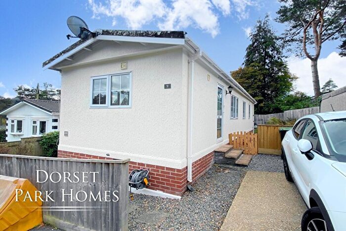 2 Bedroom Park Home For Sale In Sunnyside Park, Ringwood Road, St. Ives, Ringwood, Hampshire, BH24