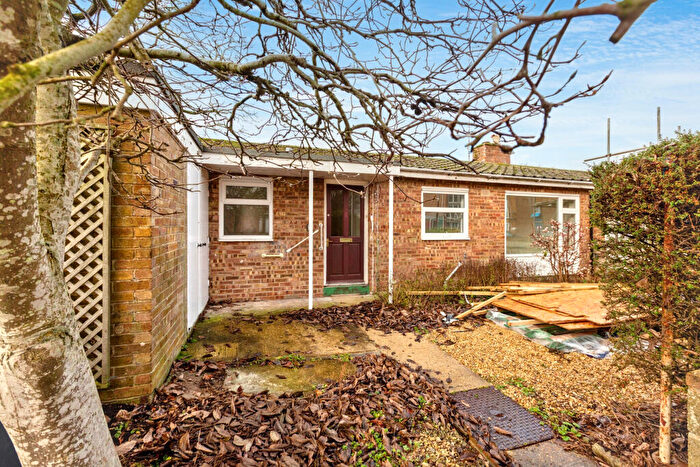 2 Bedroom Bungalow For Sale In Lime Kiln, Royal Wootton Bassett, Swindon, Wiltshire, SN4