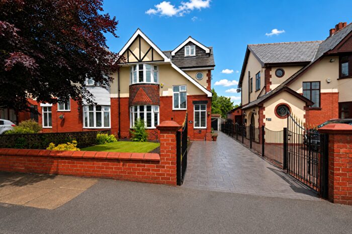 5 Bedroom Semi-Detached House For Sale In Clarendon Road, Audenshaw, M34
