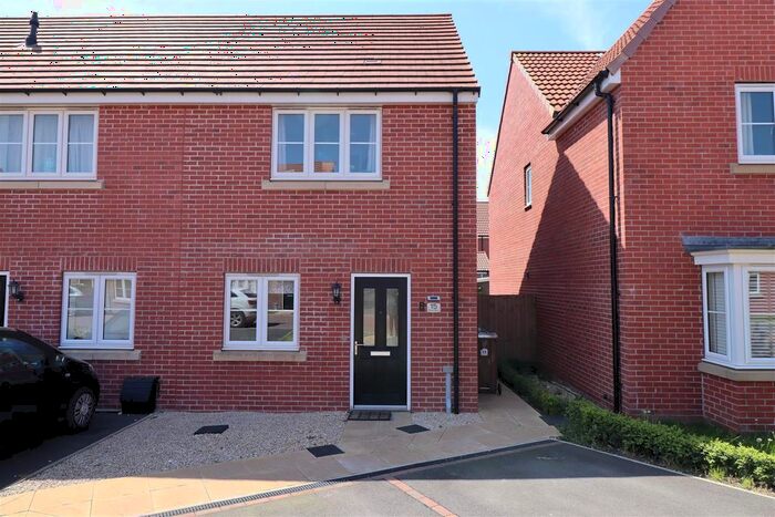 2 Bedroom End Of Terrace House For Sale In Robson Avenue, Pocklington, York, YO42