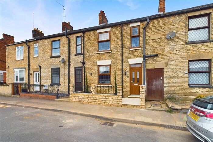 3 Bedroom Terraced House For Sale In Finedon Road, Burton Latimer, Kettering, NN15