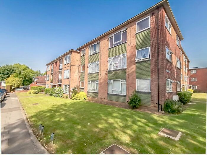 2 Bedroom Flat To Rent In High Road, London, N20