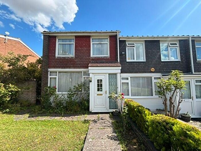 3 Bedroom House To Rent In Applecross Walk, MK41