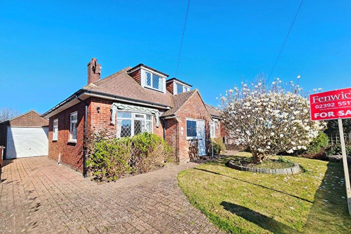 3 Bedroom Chalet For Sale In York Crescent, Lee-On-The-Solent, PO13
