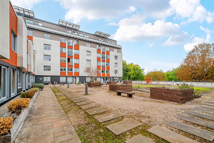2 Bedroom Flat For Sale In Albemarle Road, Beckenham, Kent, BR3