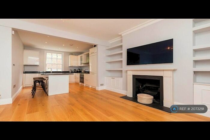 3 Bedroom Flat To Rent In Camden, London, NW1