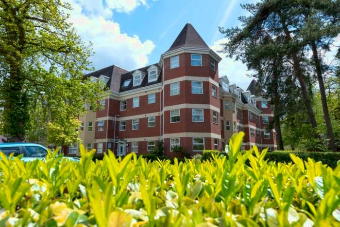 2 Bedroom Flat To Rent In Heathcote Road, Camberley, GU15