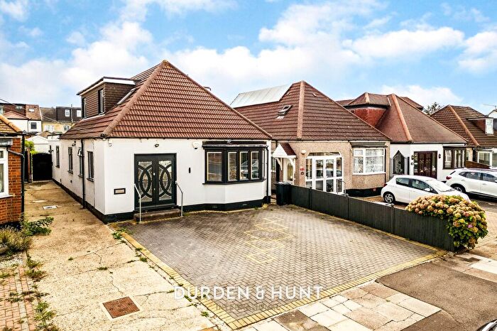 3 Bedroom Detached Bungalow For Sale In Ewellhurst Road, Ilford, IG5