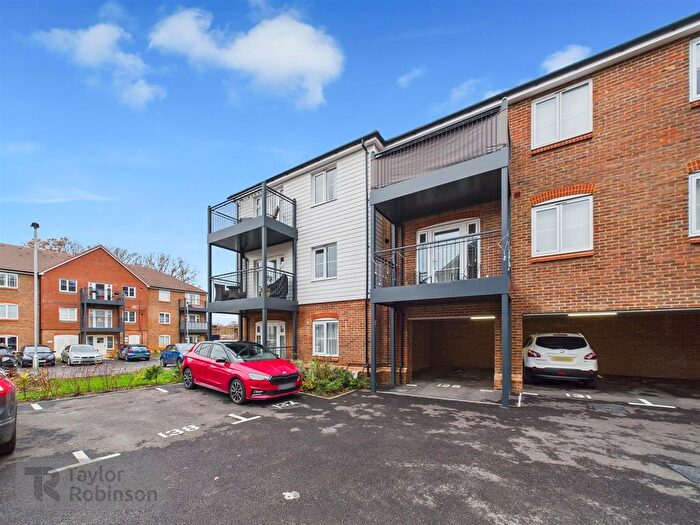 1 Bedroom Flat For Sale In Riverbrook Road, Forge Wood, RH10