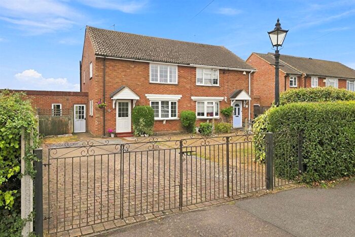 3 Bedroom Semi-detached House For Sale In Grass Warren, Tewin, Welwyn, AL6