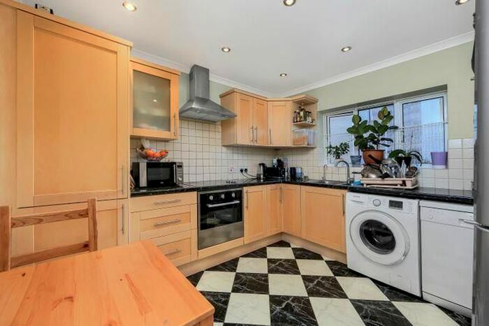 3 Bedroom Flat To Rent In Boston Manor Road, Brentford, TW8