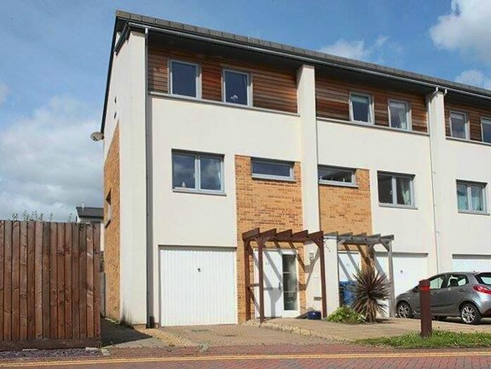 3 Bedroom End Terrace House To Rent In Broomhill Way, Poole, BH15