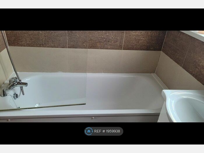 4 Bedroom Terraced House To Rent In Myrtle Avenue, Feltham, TW14