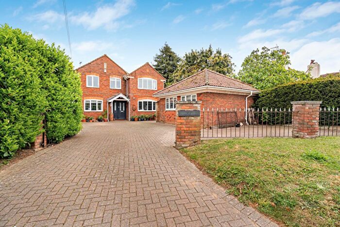 5 Bedroom Property For Sale In Rosemary Lane, Egham, TW20