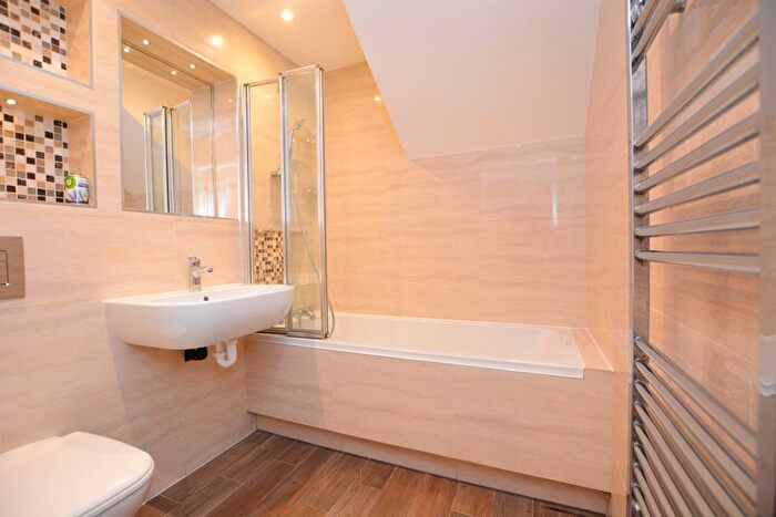 1 Bedroom Flat For Sale In Leeway Close, Hatch End, Pinner, HA5