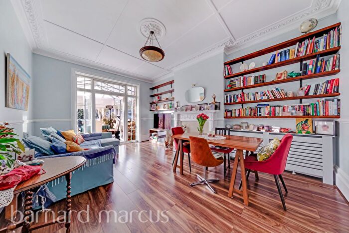 3 Bedroom Flat To Rent In Thirlmere Road, London, SW16