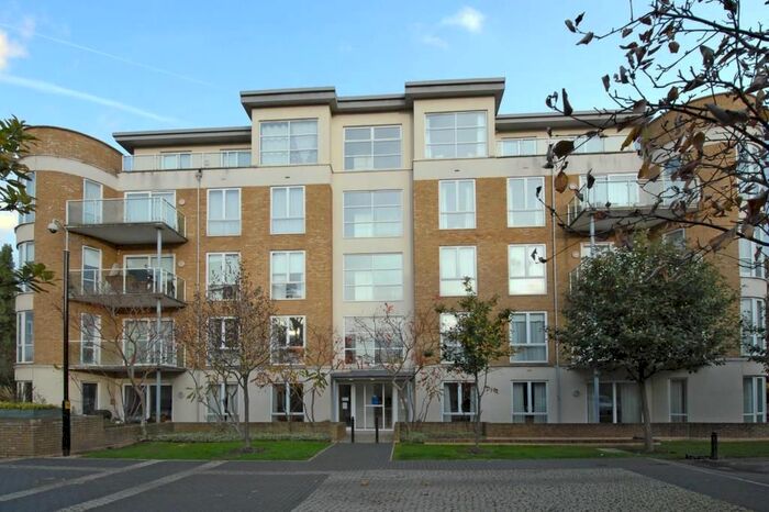 2 Bedroom Flat To Rent In Kew Riverside, Richmond, TW9