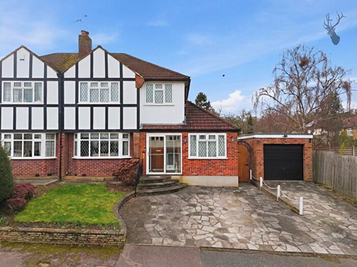 3 Bedroom Property For Sale In Purlieu Way, Theydon Bois, CM16