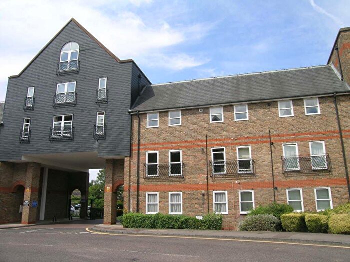 1 Bedroom Apartment For Sale In Millacres Ware - Chain Free - Long Lease, SG12