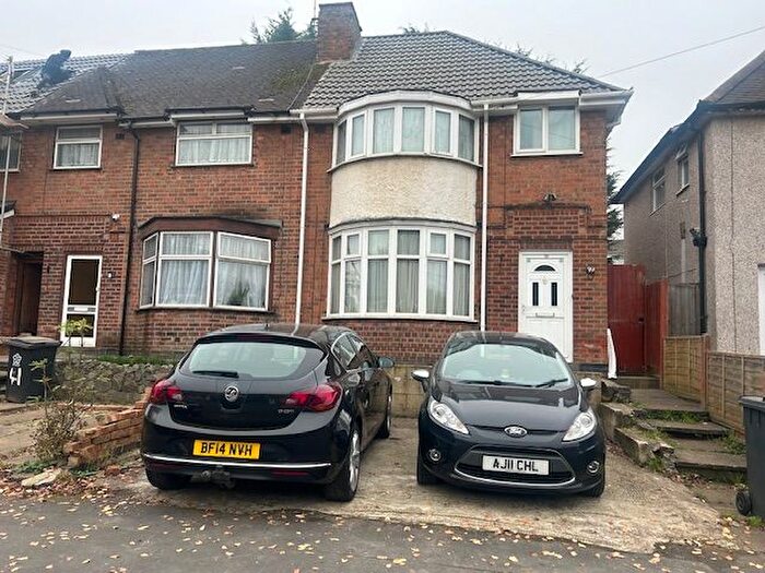3 Bedroom Town House To Rent In Wicklow Drive, Leicester, LE5