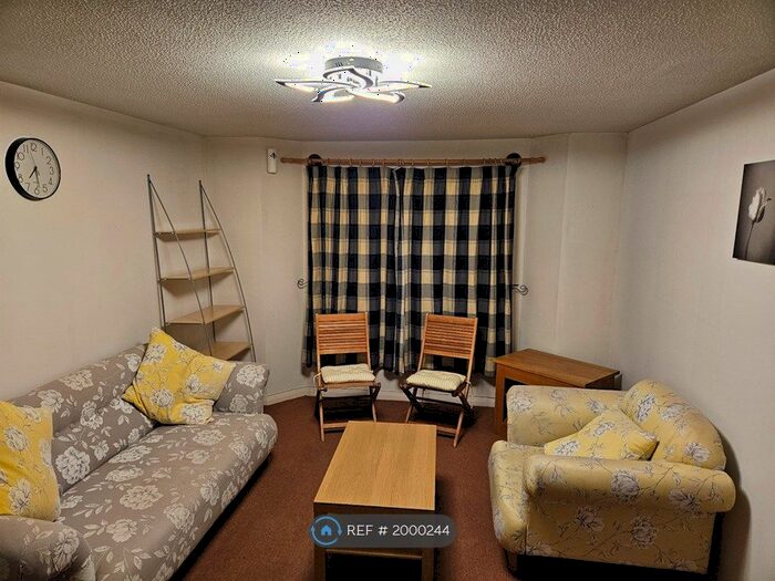 2 Bedroom Flat To Rent In Grovepark Gardens, Glasgow, G20