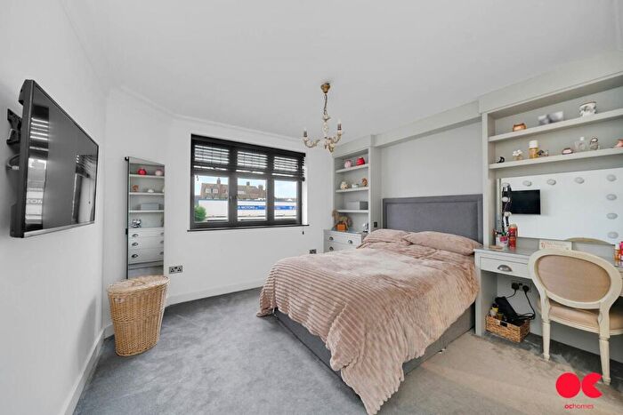4 Bedroom Detached House For Sale In Balgores Lane, Gidea Park, RM2