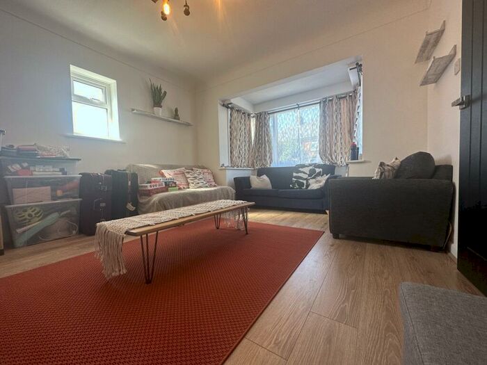 2 Bedroom Bungalow To Rent In Fitzmaurice Road, Christchurch, BH23