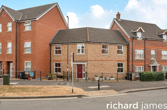 3 Bedroom Terraced House For Sale In Eastbury Way, Redhouse, Swindon, SN25
