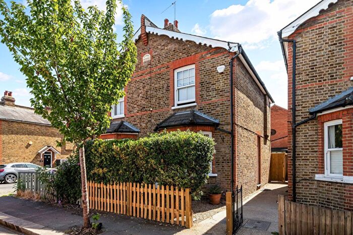 2 Bedroom Semi Detached House For Sale In Beaconsfield Road, Surbiton, KT5
