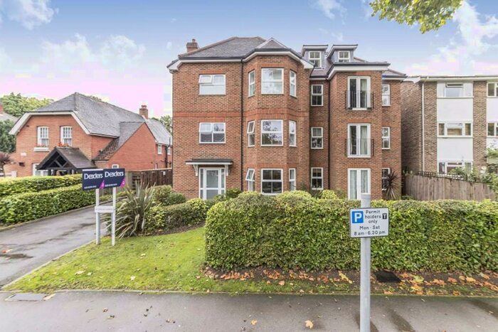 1 Bedroom Flat To Rent In Lovelace Gardens, Surbiton, KT6