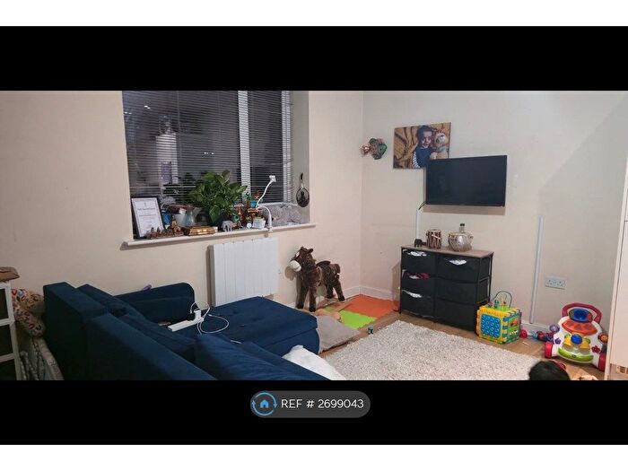 2 Bedroom Flat To Rent In Lowry Court, Harrow, HA3