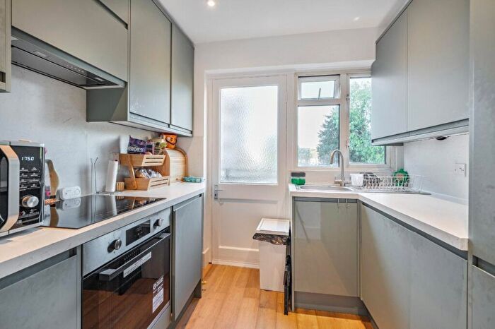 3 Bedroom Apartment To Rent In Croydon Road, Beckenham, BR3