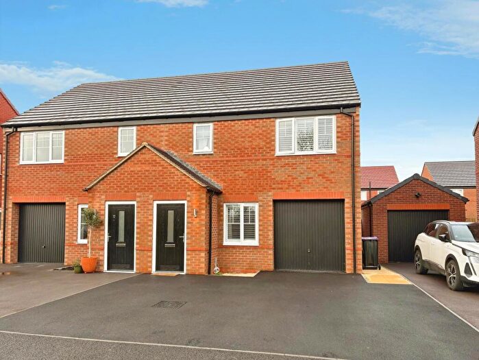 3 Bedroom Semi-Detached House For Sale In Camellia Way, Witham St Hughs, LN6