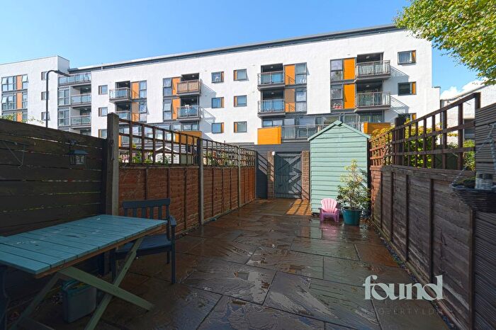 3 Bedroom Terraced House For Sale In Bletsoe Walk, Islington, N1