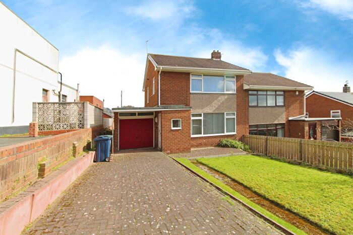 3 Bedroom Semi-Detached House For Sale In Meadow Lane, Ryton, NE40