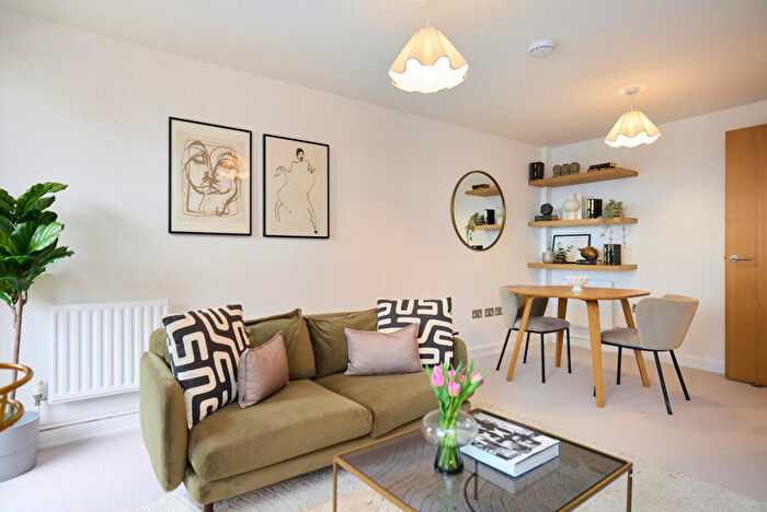 1 Bedroom Apartment To Rent In Chatham Place, London, E9
