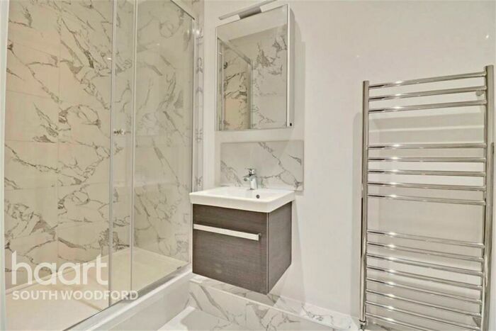 Flat To Rent In Glebelands Court, South Woodford, E18