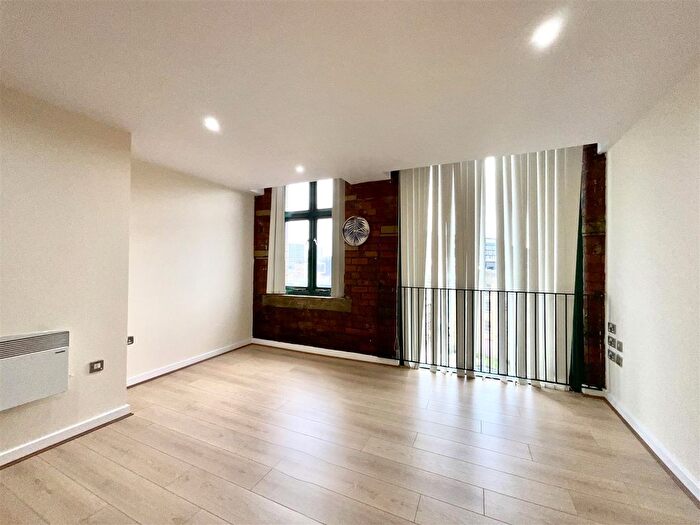 1 Bedroom Flat To Rent In Apt Colonial Buildings, - Sunbridge Road, Bradford, BD1