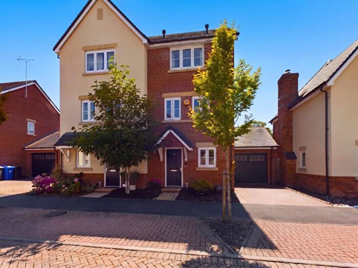 4 Bedroom Semi Detached House For Sale In Warbler Road, Farnborough, Hampshire, GU14