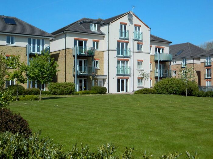 2 Bedroom Flat To Rent In Fairwater Drive, Shepperton, TW17