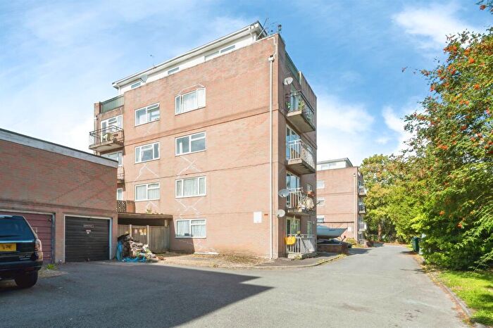 2 Bedroom Flat For Sale In Brook Valley, Southampton, SO16