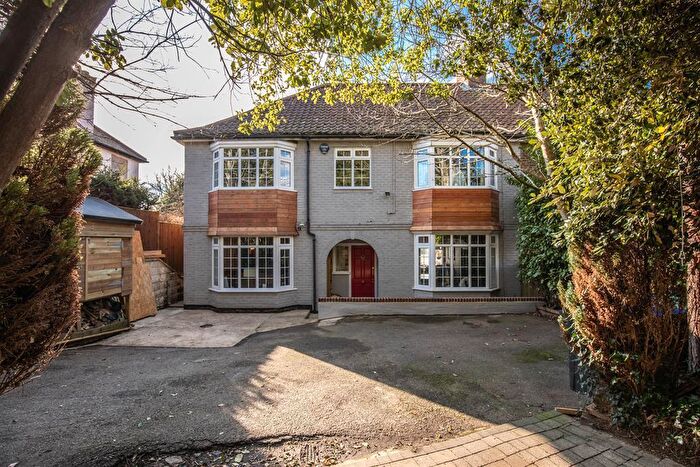 4 Bedroom Semi-Detached House For Sale In Arundel Road, Worthing, BN13