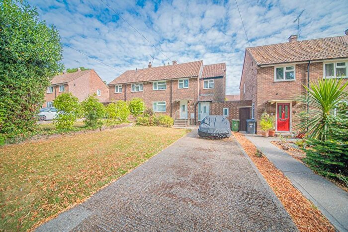 4 Bedroom Semi-detached House For Sale In West Drive, Bishopstoke, Eastleigh, SO50