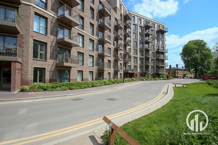 2 Bedroom Flat To Rent In Adenmore Road, London SE6