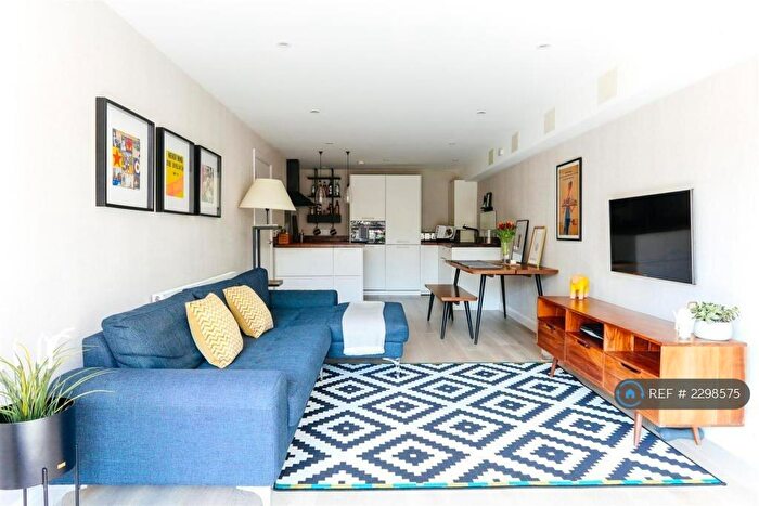2 Bedroom Flat To Rent In Arcadia Avenue, London, N3