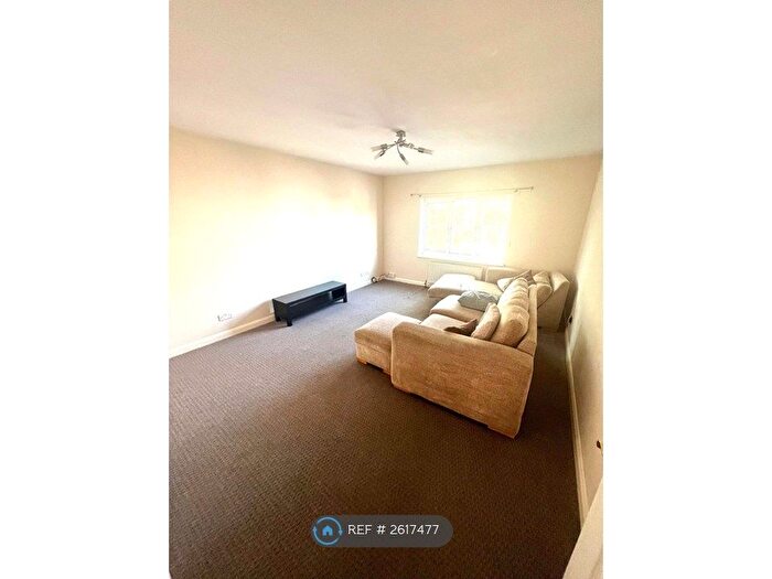 2 Bedroom Flat To Rent In Maidstone Road, Rochester, ME1