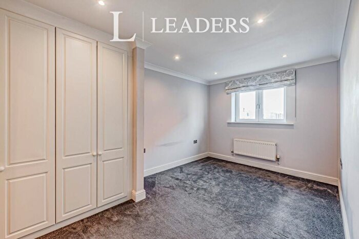2 Bedroom Apartment To Rent In Kings Gate, Horsham, RH12