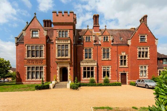 2 Bedroom Flat To Rent In Tanbridge Park, Horsham, RH12