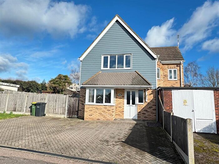 3 Bedroom Detached House For Sale In Nevern Road, Rayleigh, SS6
